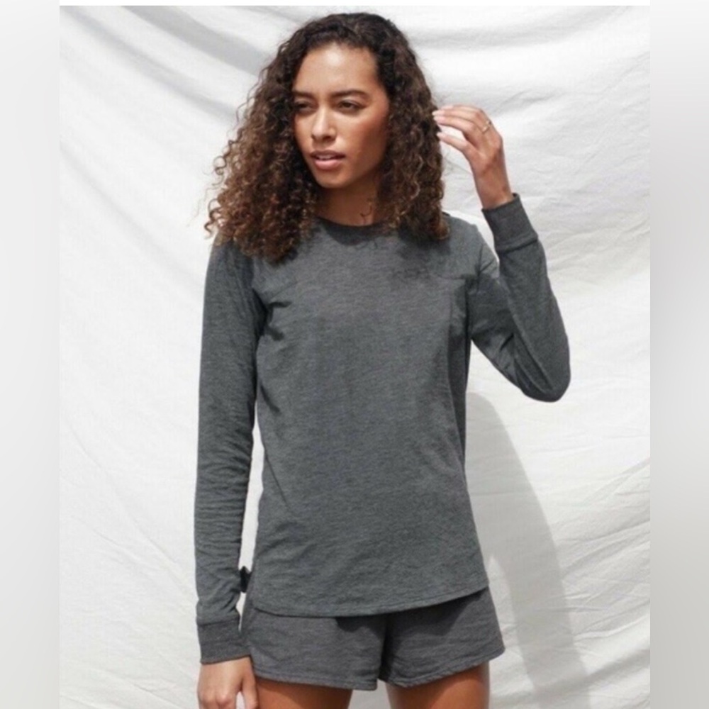 Lunya | Restore Base Long Sleeve Crew Tee in Mercurial Grey Heather Sz L